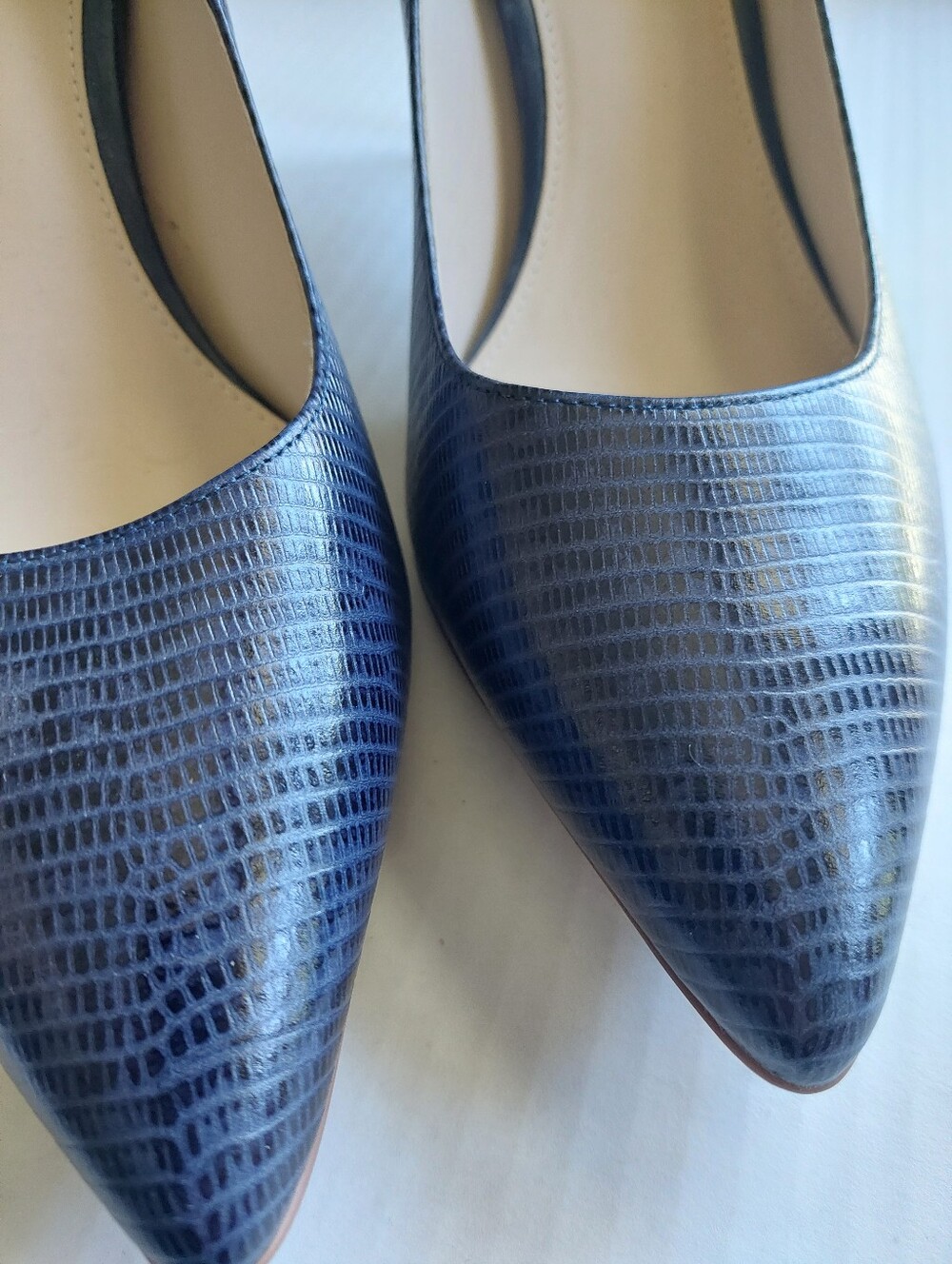 Like NEW Cole Haan High Heel Pumps Navy Blue Sz 10. ( D ) - Picture 6 of 6